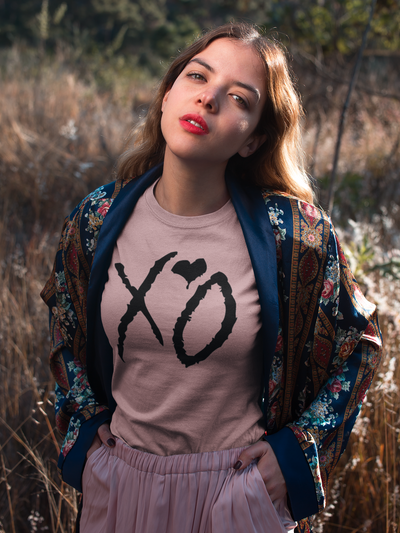 XO Hugs & Kisses T-Shirt - Addict Apparel